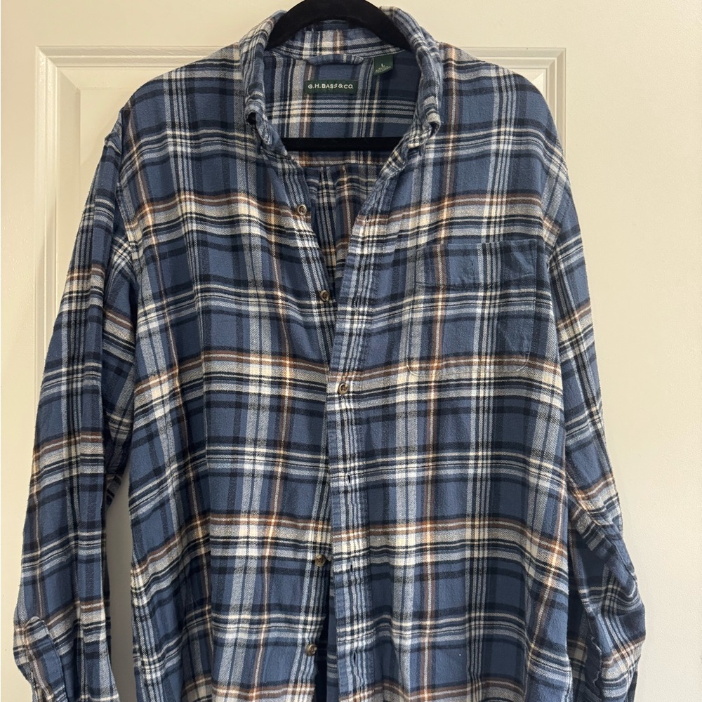 G.H. Bass and Co Men’s Button Down Shirt